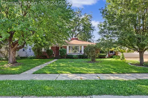 22300 Lanse St, Saint Clair Shores, MI 48081