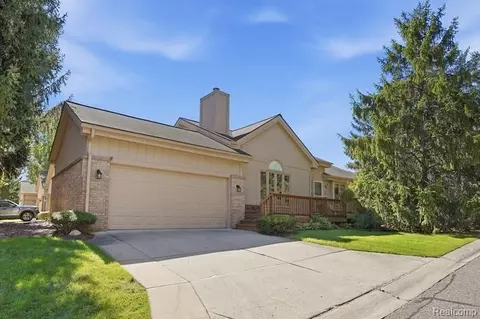 21895 River Ridge Trl, Farmington Hills, MI 48335