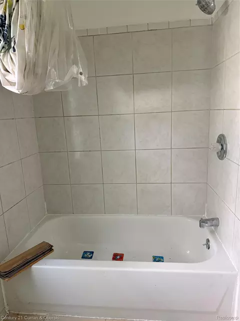 Bath - 8126 Pardee Rd, Taylor, MI 48180 photo 2 of 2