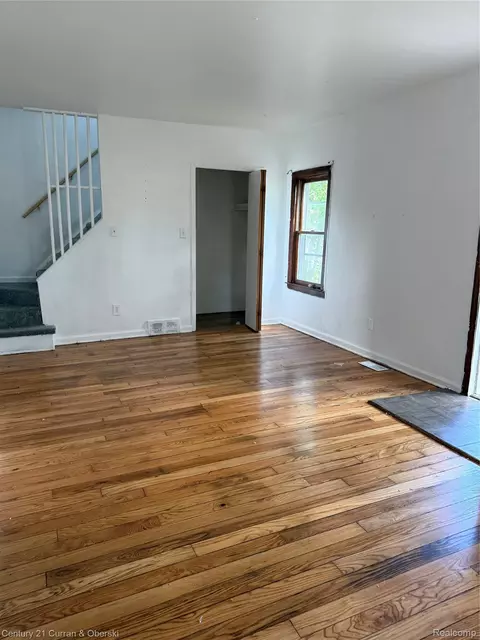 Living - 8126 Pardee Rd, Taylor, MI 48180 photo 1 of 3
