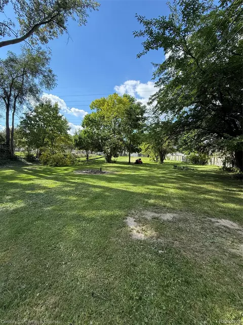 Exterior - 8126 Pardee Rd, Taylor, MI 48180 photo 4 of 4