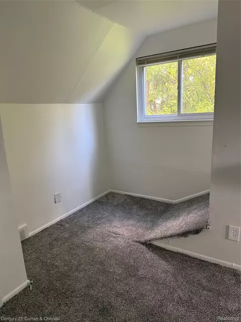 Bedroom - 8126 Pardee Rd, Taylor, MI 48180 photo 2 of 5