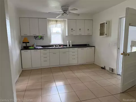 Kitchen - 8126 Pardee Rd, Taylor, MI 48180 photo 2 of 3