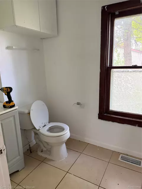 Bath - 8126 Pardee Rd, Taylor, MI 48180 photo 1 of 2