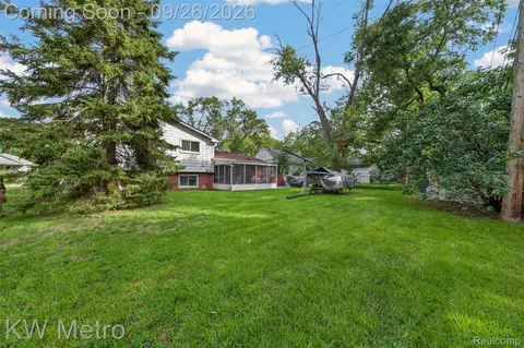 Exterior - 348 Evelyn Ave, Hazel Park, MI 48030 photo 6 of 7