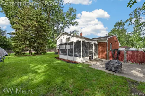 Exterior - 348 Evelyn Ave, Hazel Park, MI 48030 photo 5 of 7