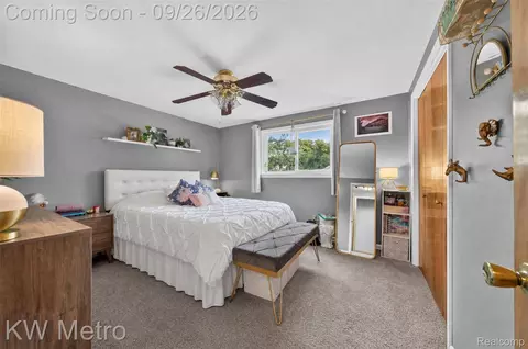 Bedroom - 348 Evelyn Ave, Hazel Park, MI 48030 photo 2 of 4