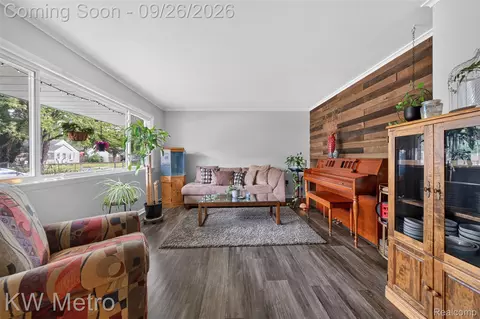 Living - 348 Evelyn Ave, Hazel Park, MI 48030 photo 1 of 1