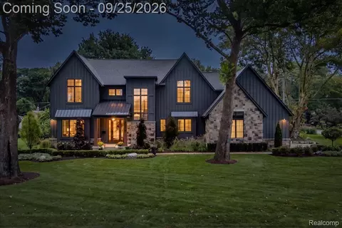 3570 Berkshire Dr, Bloomfield Hills, MI 48301