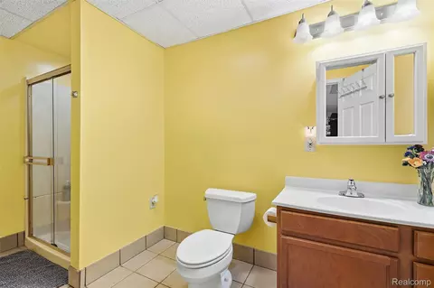 Bath - 5160 Vine St, St. Clair, MI 48079 photo 6 of 6