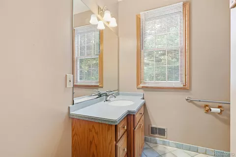 Bath - 5160 Vine St, St. Clair, MI 48079 photo 5 of 6