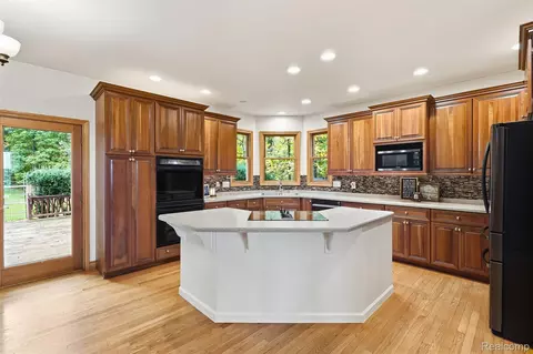 Kitchen - 5160 Vine St, St. Clair, MI 48079 photo 3 of 4