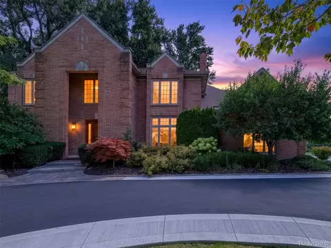 3653 Cedar Brook Dr, Rochester Hills, MI 48309