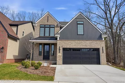 217 Summit View Ln, Milford, MI 48381
