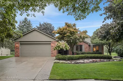 25511 Buckminster Dr, Novi, MI 48375