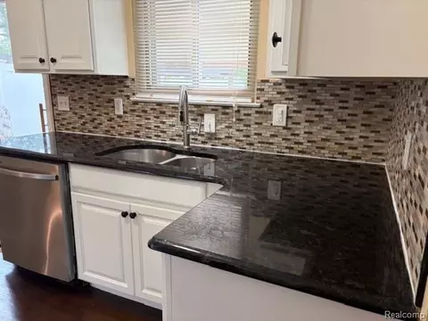 Kitchen - 9840 William St, Taylor, MI 48180 photo 3 of 5
