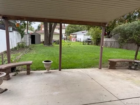 Exterior - 9840 William St, Taylor, MI 48180 photo 4 of 6