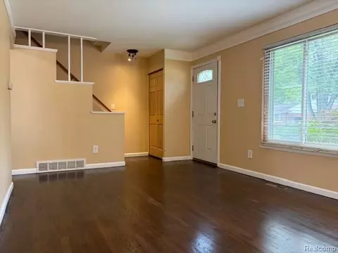 Living - 9840 William St, Taylor, MI 48180 photo 2 of 2