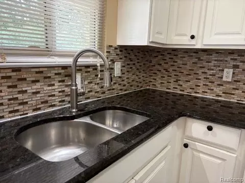 Kitchen - 9840 William St, Taylor, MI 48180 photo 4 of 5