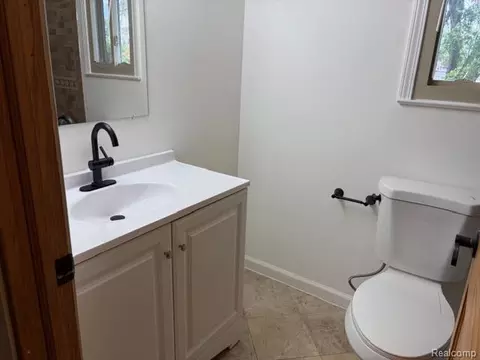 Bath - 9840 William St, Taylor, MI 48180 photo 2 of 4