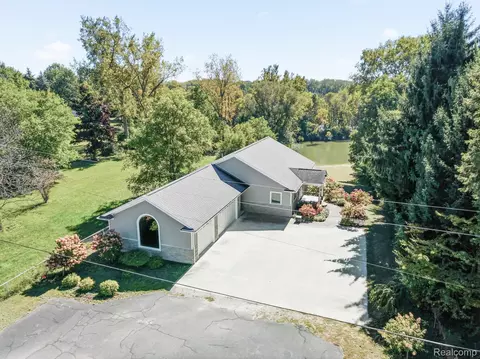3751 N River Rd, Fort Gratiot, MI 48059