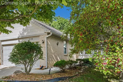 3132 Harbor Ct, Waterford, MI 48328