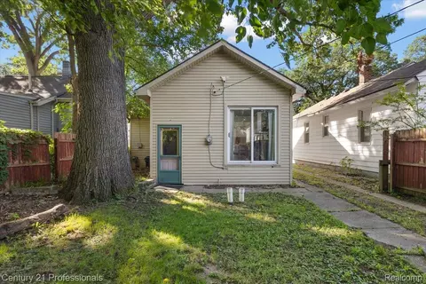 Exterior - 595 E Drayton St, Ferndale, MI 48220 photo 6 of 6