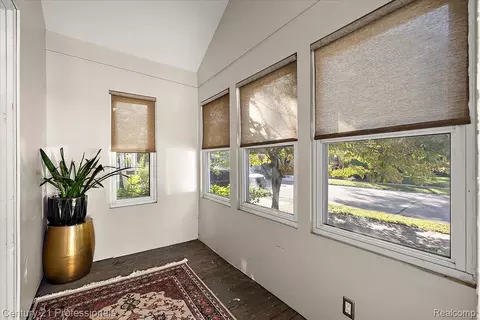 Entry Way - 595 E Drayton St, Ferndale, MI 48220 photo 1 of 2