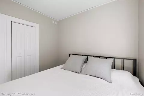 Bedroom - 595 E Drayton St, Ferndale, MI 48220 photo 2 of 2
