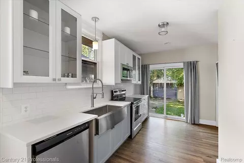 Kitchen - 595 E Drayton St, Ferndale, MI 48220 photo 1 of 3