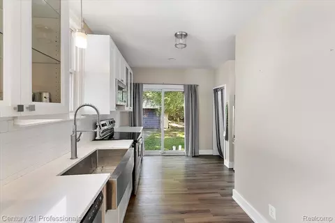 Kitchen - 595 E Drayton St, Ferndale, MI 48220 photo 2 of 3