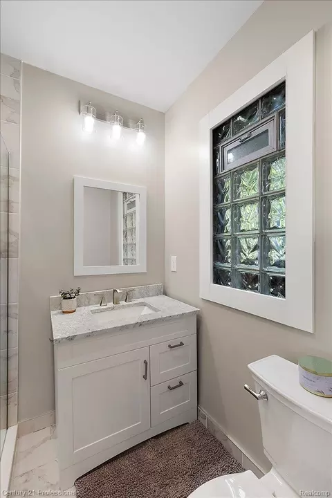 Bath - 595 E Drayton St, Ferndale, MI 48220 photo 3 of 3