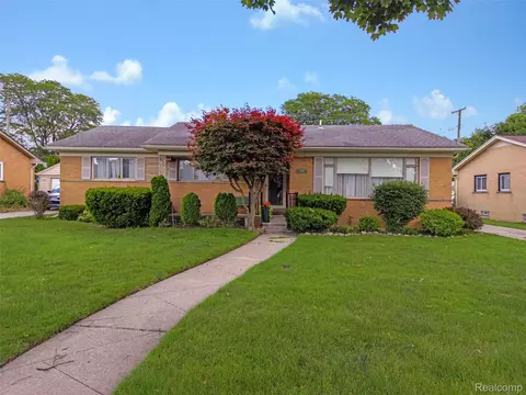 25226 Ridge Cliff Dr, Southfield, MI 48075
