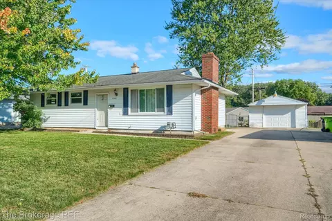 5307 Worchester Dr, Swartz Creek, MI 48473
