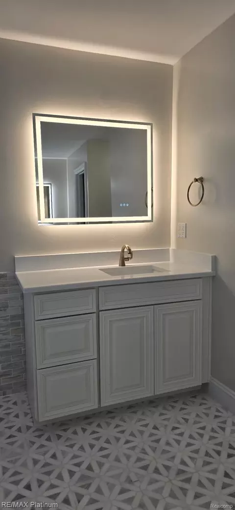 Bath - 7035 Winters Ct, Dexter, MI 48130 photo 5 of 8