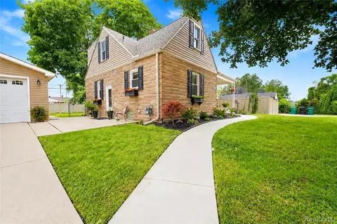 31215 Dawson St, Garden City, MI 48135