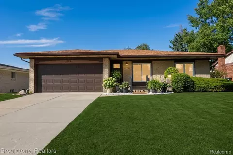 13751 Brougham Dr, Sterling Heights, MI 48312