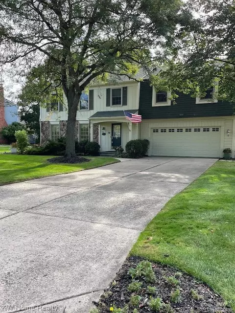 23482 Derby Ln, Farmington Hills, MI 48336