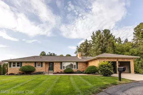 45400 N Territorial Rd, Plymouth, MI 48170