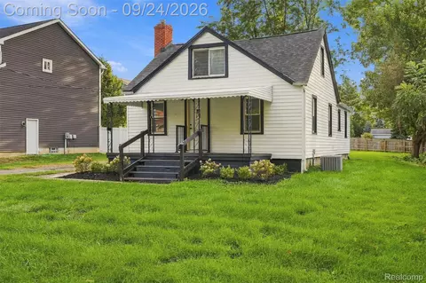 3135 Eastwood Dr, Rochester Hills, MI 48309