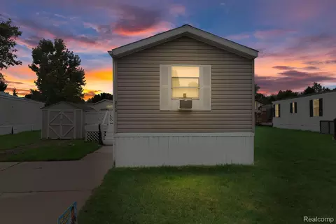 216 Jacqualyn Dr, Lapeer, MI 48446