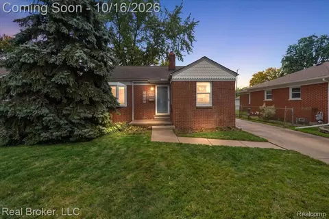 22024 Madison St, Saint Clair Shores, MI 48081