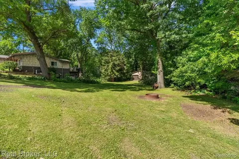 Exterior - 8320 Hillpoint Dr, Brighton, MI 48116 photo 6 of 11