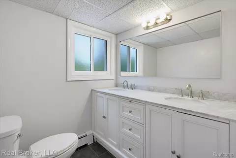 Bath - 8320 Hillpoint Dr, Brighton, MI 48116 photo 1 of 6