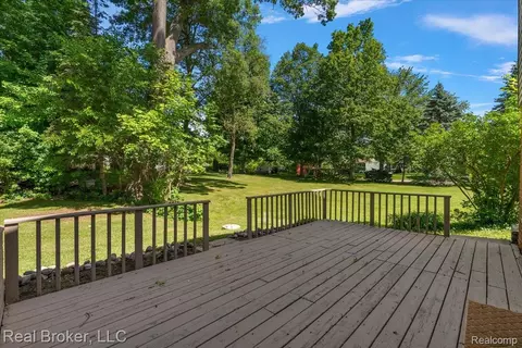 Exterior - 8320 Hillpoint Dr, Brighton, MI 48116 photo 5 of 11