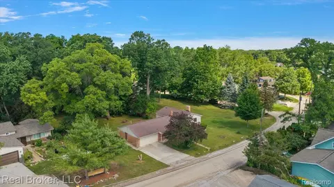 View/Area - 8320 Hillpoint Dr, Brighton, MI 48116 photo 3 of 10
