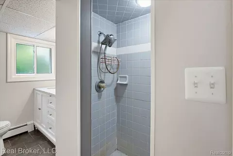 Bath - 8320 Hillpoint Dr, Brighton, MI 48116 photo 3 of 6