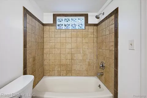 Bath - 8320 Hillpoint Dr, Brighton, MI 48116 photo 6 of 6