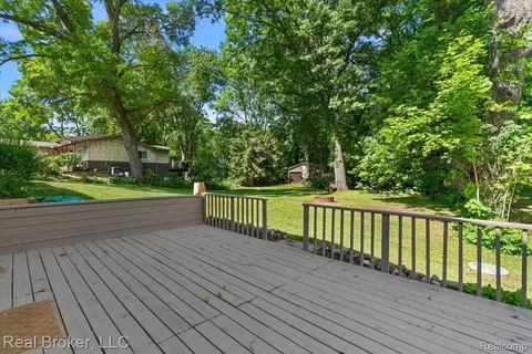 Exterior - 8320 Hillpoint Dr, Brighton, MI 48116 photo 4 of 11
