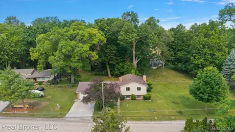 View/Area - 8320 Hillpoint Dr, Brighton, MI 48116 photo 1 of 10